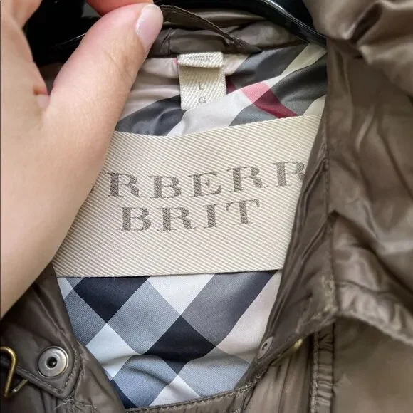 Burberry
Ashwick Puffer Coat w/ Detachable Hooded jacket - Picture 7 of 11